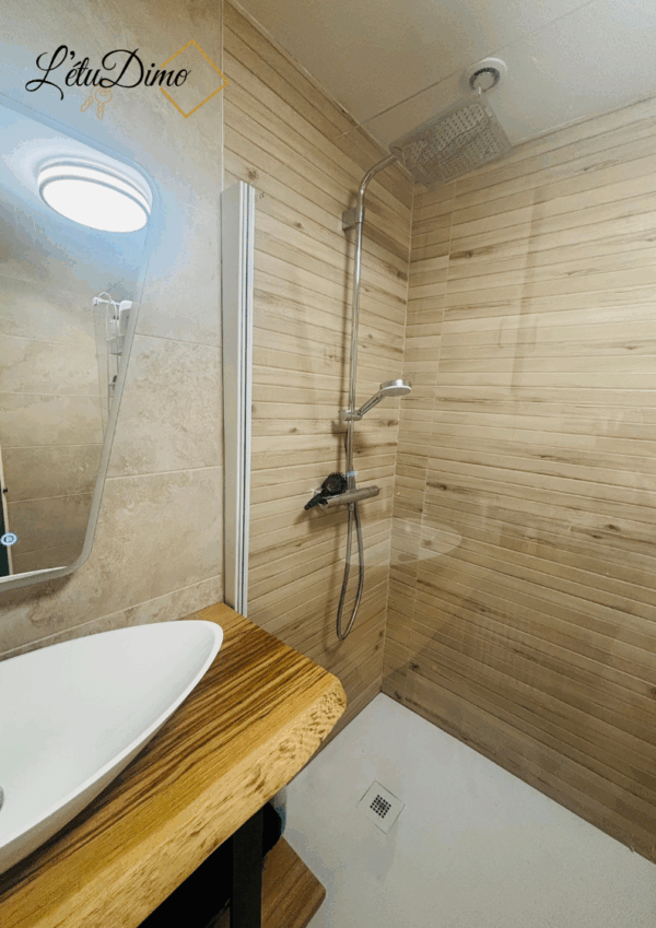 Maison totalement rénovée avec extérieur à Poligny – Image 6