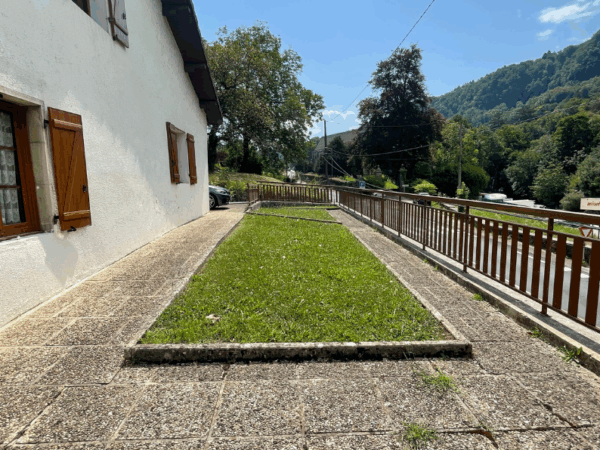 Maison avec terrasse ensoleillée