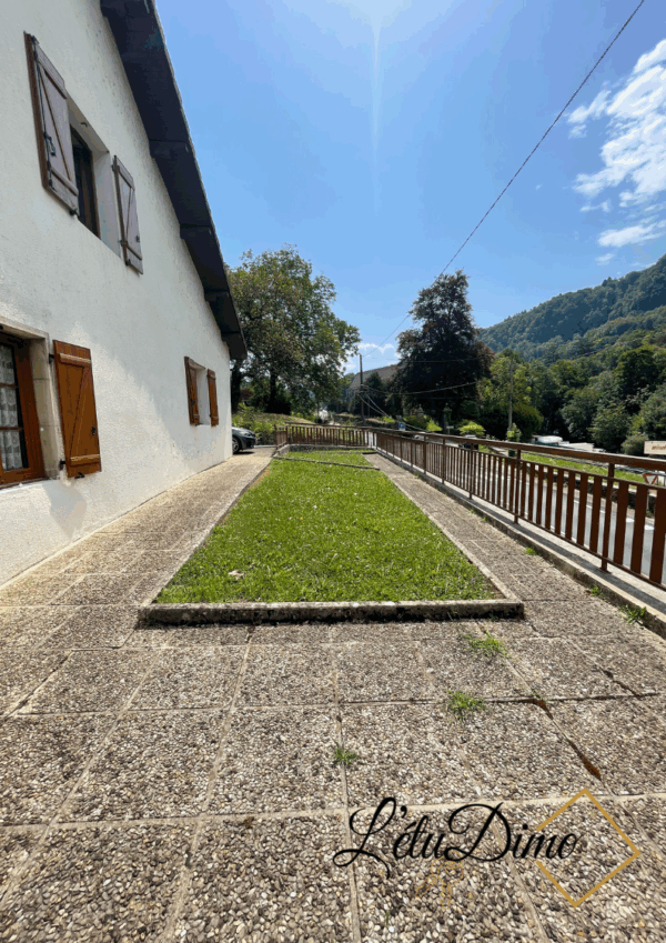 Maison avec terrasse ensoleillée