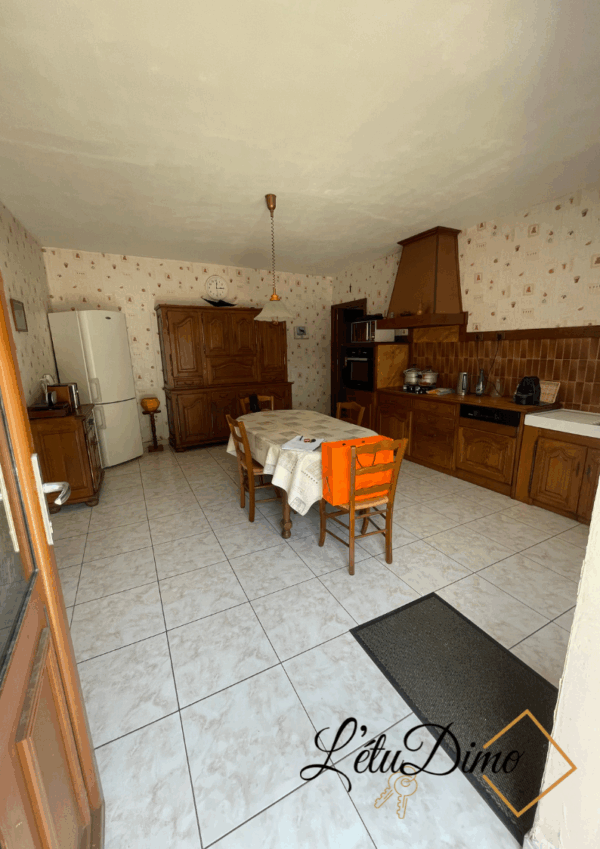 Maison avec terrasse ensoleillée – Image 2