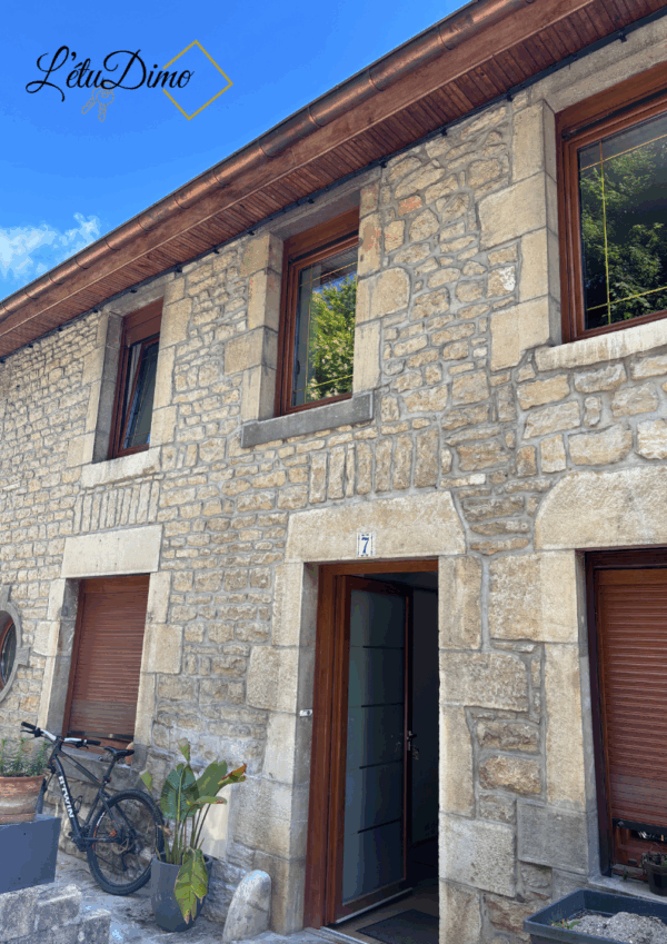 Maison totalement rénovée avec extérieur à Poligny – Image 9