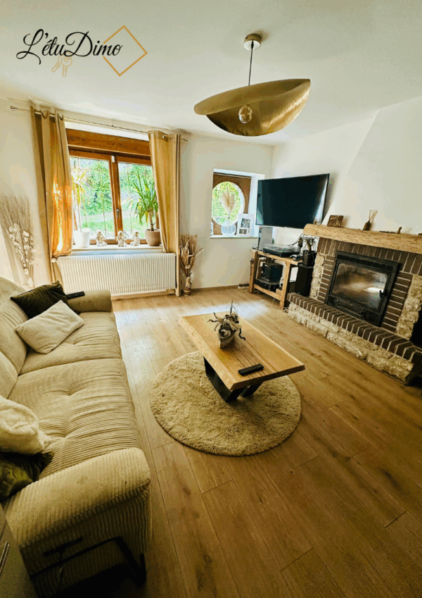 Maison totalement rénovée avec extérieur à Poligny – Image 3