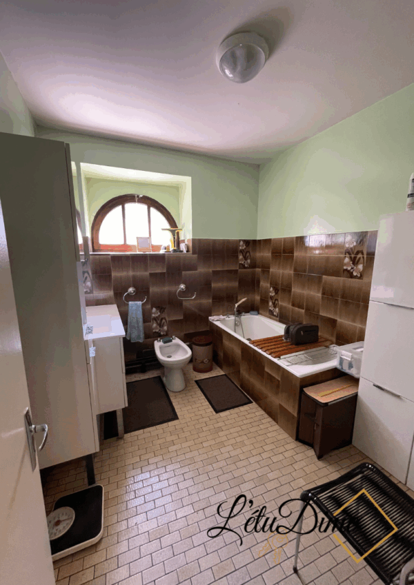 Maison avec terrasse ensoleillée – Image 6