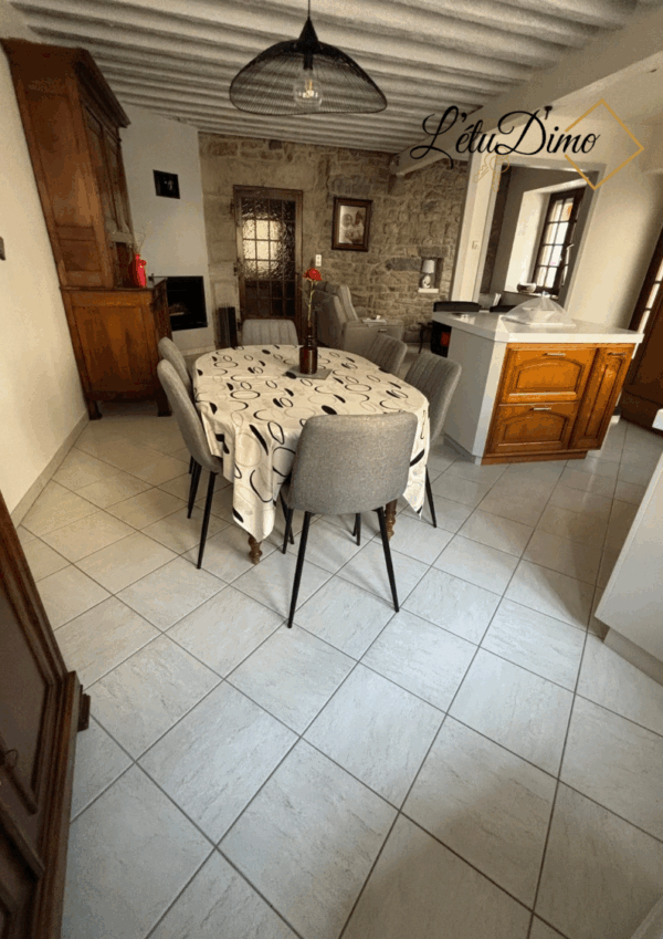 Maison avec extérieur dans un quartier calme à Poligny – Image 2