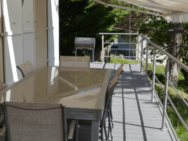 Maison de 285 m2 avec  logement indépendant - Quartier calme Poligny