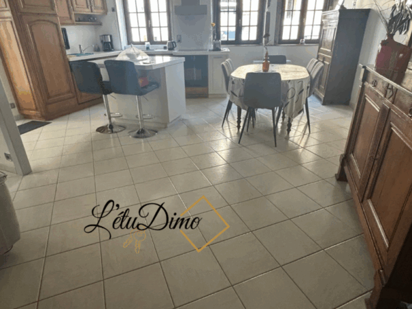 Maison avec extérieur dans un quartier calme à Poligny