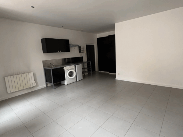Appartement 1 pièce de 30 m3 au centre ville de Poligny
