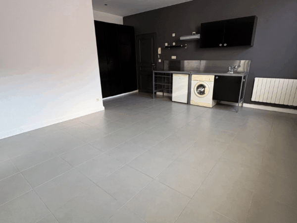 Studio de 32 m2 au centre ville de Poligny