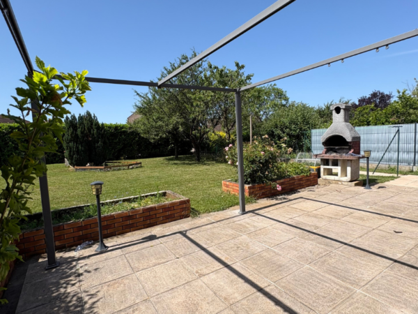 Maison plain pied rénovée avec extérieur