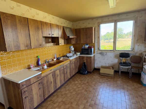 Maison individuelle totalement à rénover avec terrain